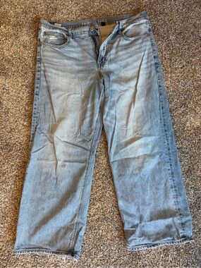 American Eagle Outfitters Men's Light Wash Relaxed Fit Jeans